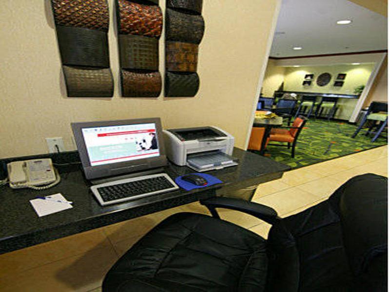 فندق كانزاس سيتيفي  فيرفيلد إن آند سويتس مطار كانساس سيتي المظهر الخارجي الصورة
